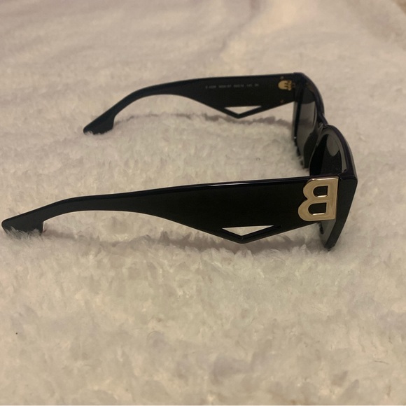 NWT Burberry Sunglasses - Picture 2 of 5